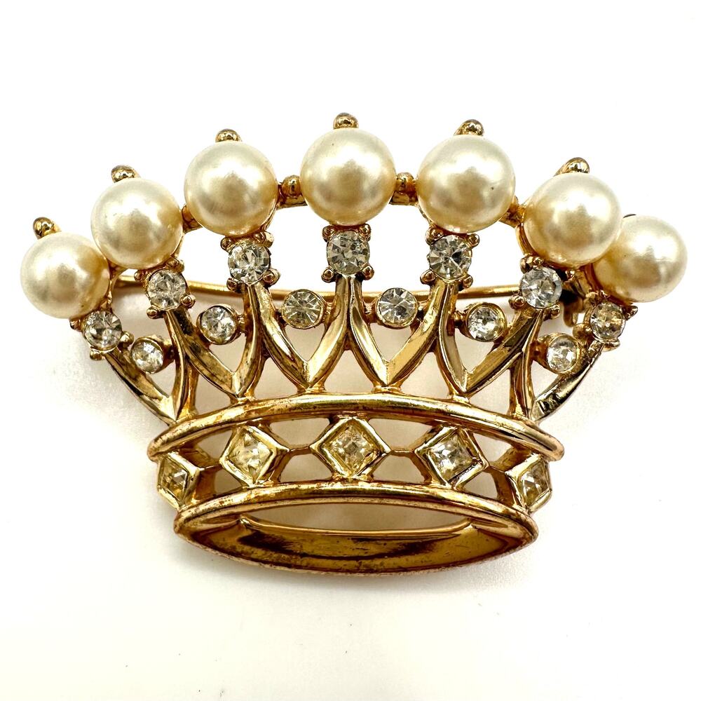 Trifari vintage gold tone clear rhinestones faux pearls royal crown brooch